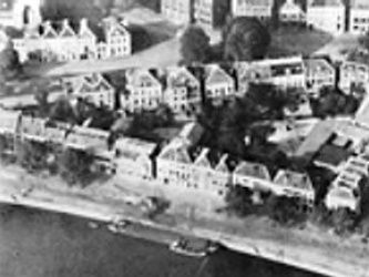 Rijnbrug, 19 september 1944. Britten verdedigen defensieve posities in gebouwen aan weerszijden van de noordelijke toegangsweg tot de brug.